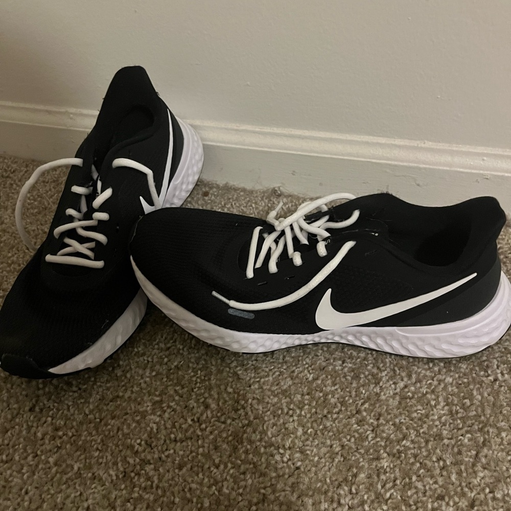 Women’s Nike Tennis Shoes